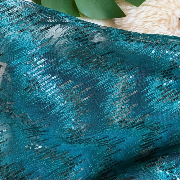 NWT Lulu’s Sequin Cutout Holiday New Years Christmas Back Fit Flare Green Dress - Picture 8 of 9